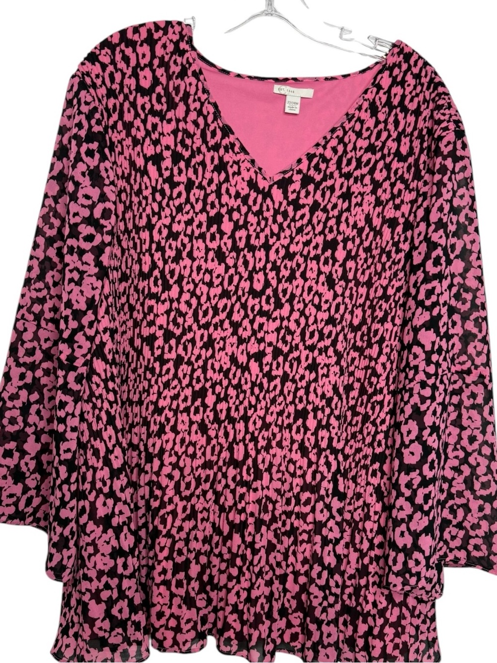 Women's Pink Animal-Print V-Neck Blouse Size 22/24 - Picture 8 of 10